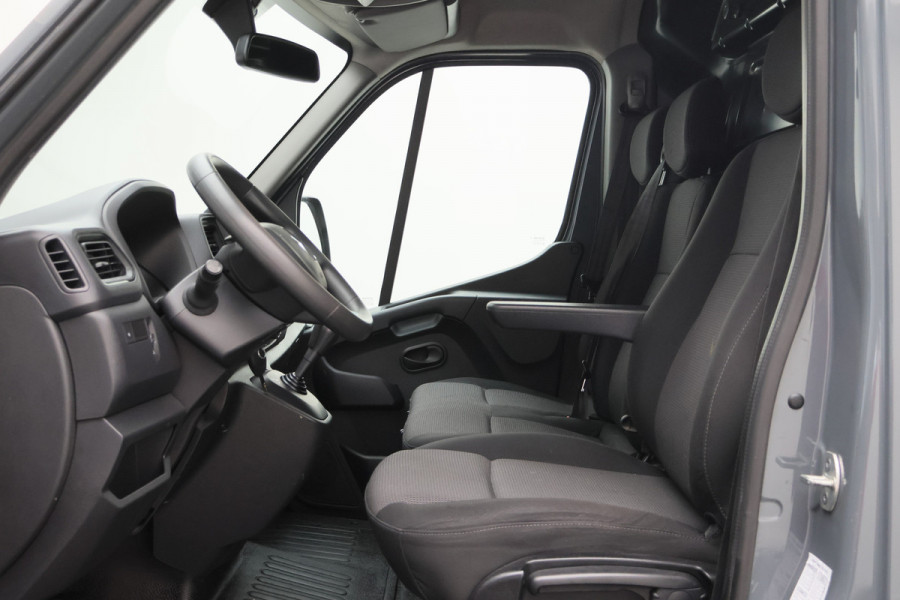 Renault Master T35 2.3 dCi 150 L2H2 Energy Comfort Automaat Glasresteel, 3-Zits, Trekhaak, Camera, Cruise, PDC