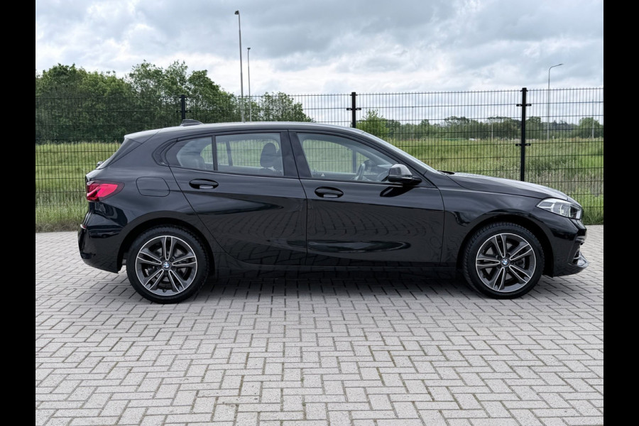 BMW 1-serie 118i Executive Edition | 1ste eigenaar | PDC | Carplay |