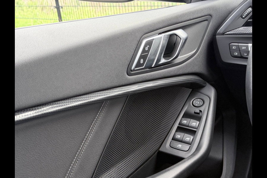 BMW 1-serie 118i Executive Edition | 1ste eigenaar | PDC | Carplay |