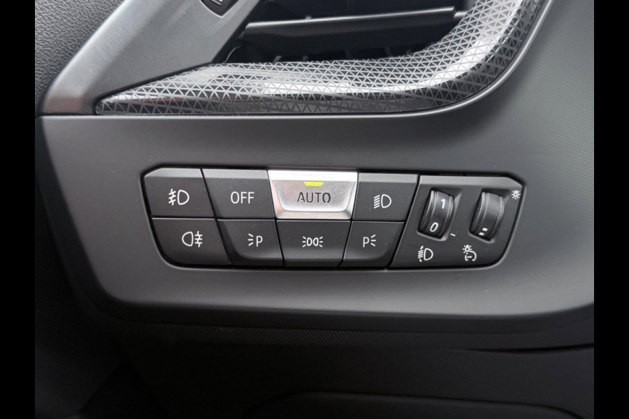 BMW 1-serie 118i Executive Edition | 1ste eigenaar | PDC | Carplay |