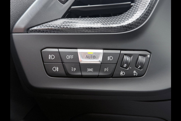 BMW 1-serie 118i Executive Edition | 1ste eigenaar | PDC | Carplay |