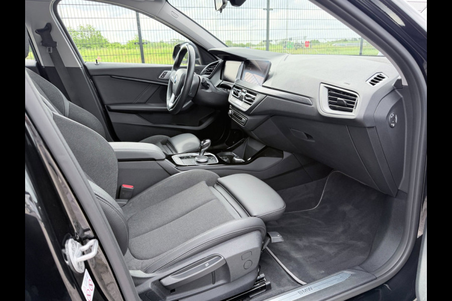 BMW 1-serie 118i Executive Edition | 1ste eigenaar | PDC | Carplay |