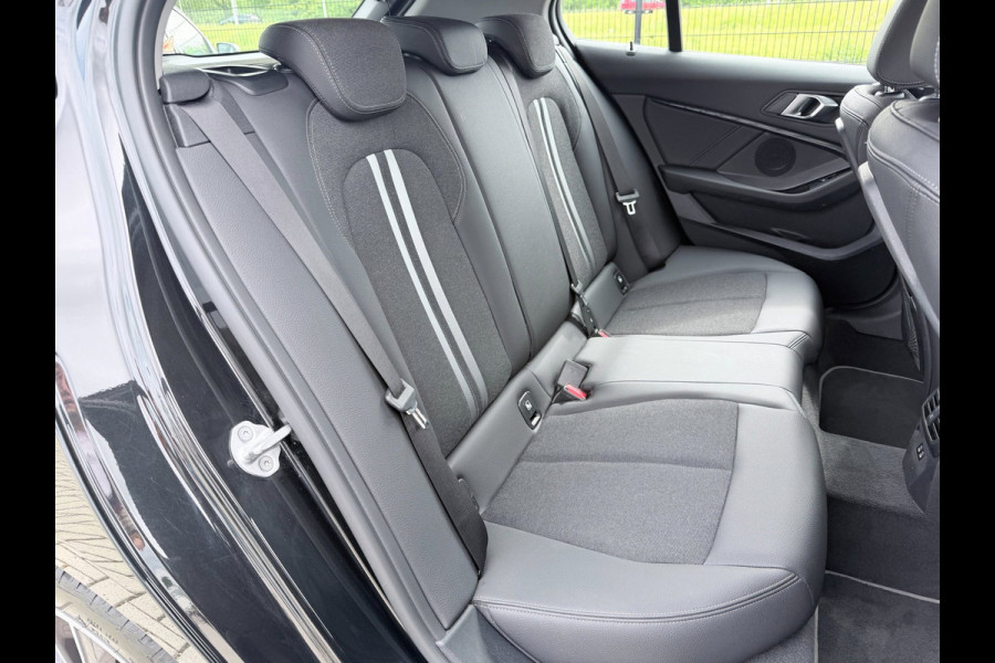 BMW 1-serie 118i Executive Edition | 1ste eigenaar | PDC | Carplay |