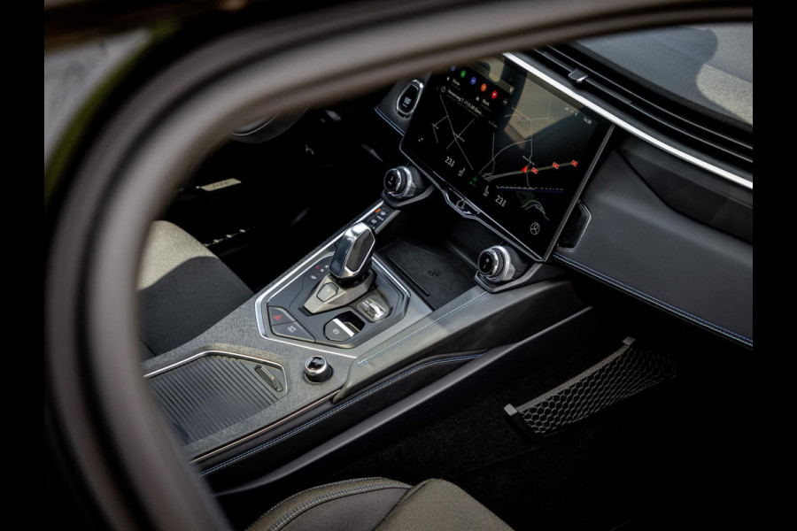 Lynk & Co 01 1.5 Plug-In Hybrid 262pk BLACKED OUT | Trekhaak | Zwarte hemel