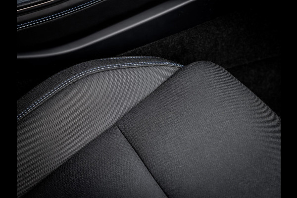 Lynk & Co 01 1.5 Plug-In Hybrid 262pk BLACKED OUT | Trekhaak | Zwarte hemel