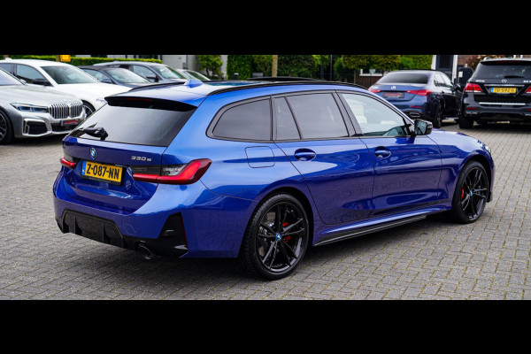 BMW 3 Serie Touring 330e xDrive M-pakket | Panorama | HuD | Sfeerverlichting | BMW LED | Camera | Portimao blau metallic |