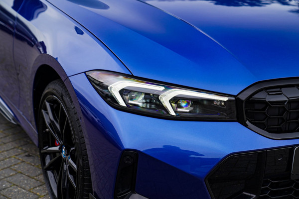 BMW 3 Serie Touring 330e xDrive M-pakket | Panorama | HuD | Sfeerverlichting | BMW LED | Camera | Portimao blau metallic |