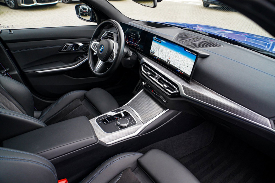 BMW 3 Serie Touring 330e xDrive M-pakket | Panorama | HuD | Sfeerverlichting | BMW LED | Camera | Portimao blau metallic |