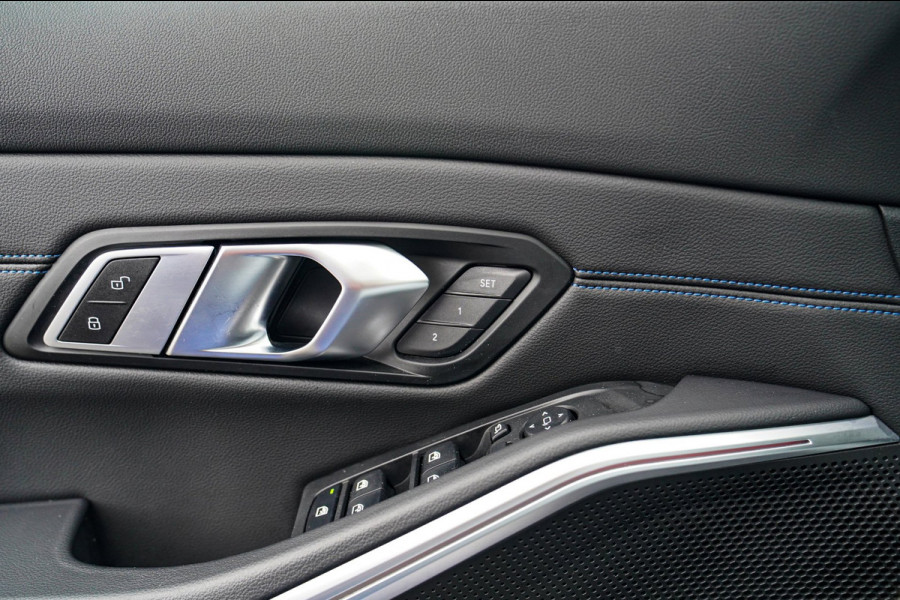 BMW 3 Serie Touring 330e xDrive M-pakket | Panorama | HuD | Sfeerverlichting | BMW LED | Camera | Portimao blau metallic |