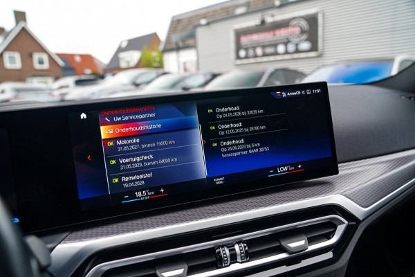 BMW 3 Serie Touring 330e xDrive M-pakket | Panorama | HuD | Sfeerverlichting | BMW LED | Camera | Portimao blau metallic |