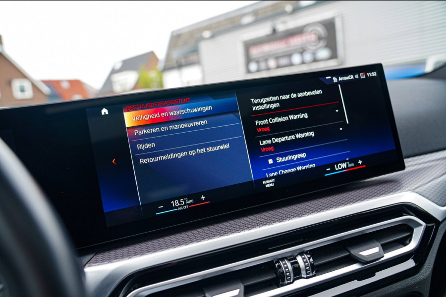 BMW 3 Serie Touring 330e xDrive M-pakket | Panorama | HuD | Sfeerverlichting | BMW LED | Camera | Portimao blau metallic |