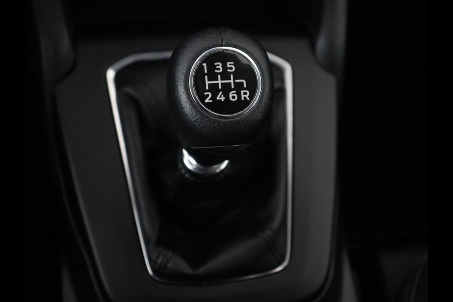 Ford Focus 1.0 EcoBoost Hybrid Titanium | Origineel NL | Carplay | Keyless | Navigatie | Climate control | Cruise control | Bluetooth | Full LED | Parkeerhulp | 38.100km NAP