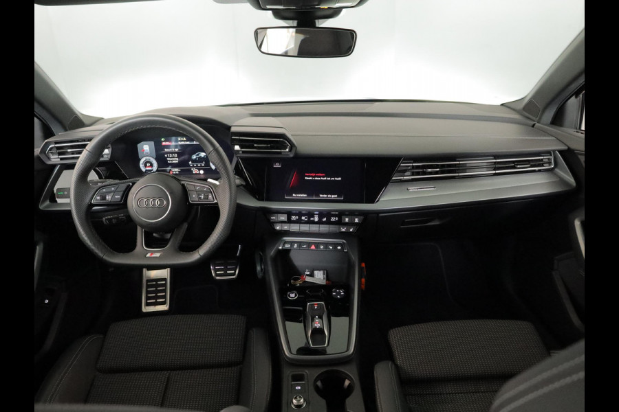 Audi A3 Sportback 40 TFSI e S edition 204 pk S-tronic | Verlengde garantie | Navigatie | Parkeersensoren (Park assist) | Achteruitrijcamera | Stoelverwarming | S-Line |