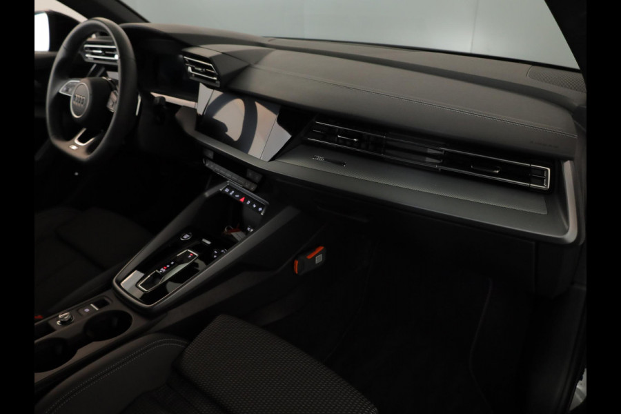 Audi A3 Sportback 40 TFSI e S edition 204 pk S-tronic | Verlengde garantie | Navigatie | Parkeersensoren (Park assist) | Achteruitrijcamera | Stoelverwarming | S-Line |