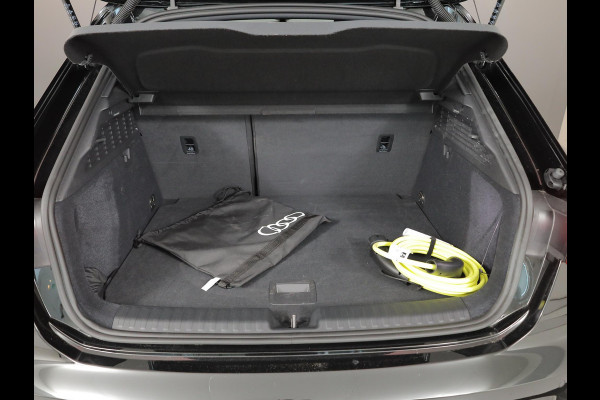 Audi A3 Sportback 40 TFSI e S edition 204 pk S-tronic | Verlengde garantie | Navigatie | Parkeersensoren (Park assist) | Achteruitrijcamera | Stoelverwarming | S-Line |