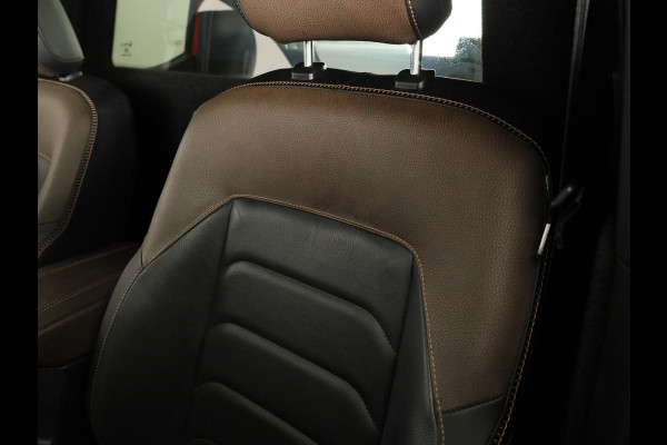 Volkswagen Amarok 3.0 TDI 4Motion Single cab Pan Americana 240 PK Automaat | Lederen bekleding | Trekhaak | Rolhoes |