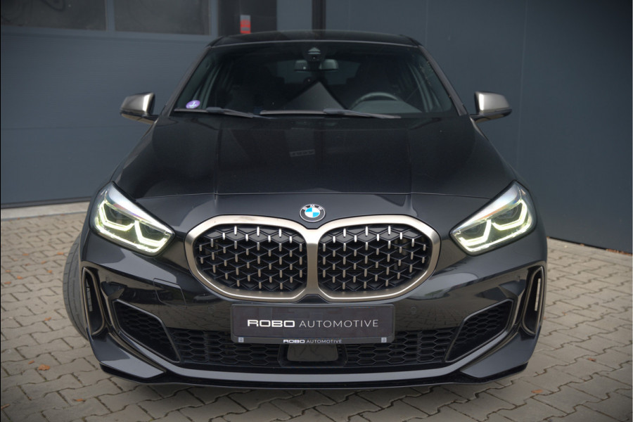 BMW 1-serie M135i xDrive High Executive Edition | M Performance | Stoelverwarming | Cruise Control | Adaptive LED | Ambiance Verlichting | HIFI | Grootlichtassistent | M Sport Remmen