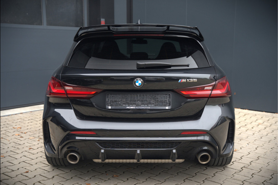 BMW 1-serie M135i xDrive High Executive Edition | M Performance | Stoelverwarming | Cruise Control | Adaptive LED | Ambiance Verlichting | HIFI | Grootlichtassistent | M Sport Remmen