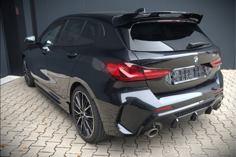BMW 1-serie M135i xDrive High Executive Edition | M Performance | Stoelverwarming | Cruise Control | Adaptive LED | Ambiance Verlichting | HIFI | Grootlichtassistent | M Sport Remmen