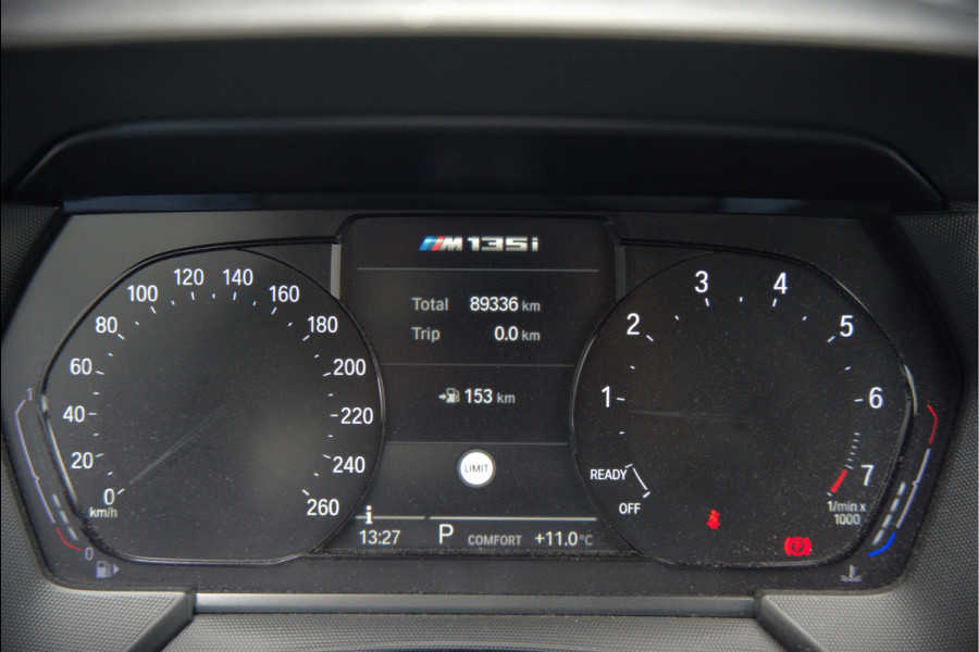 BMW 1-serie M135i xDrive High Executive Edition | M Performance | Stoelverwarming | Cruise Control | Adaptive LED | Ambiance Verlichting | HIFI | Grootlichtassistent | M Sport Remmen