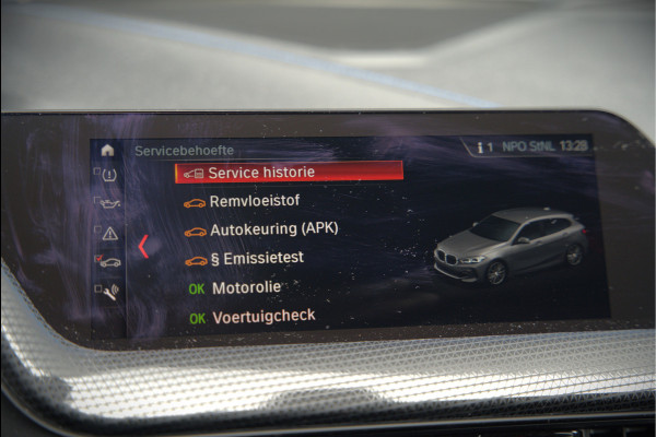BMW 1-serie M135i xDrive High Executive Edition | M Performance | Stoelverwarming | Cruise Control | Adaptive LED | Ambiance Verlichting | HIFI | Grootlichtassistent | M Sport Remmen