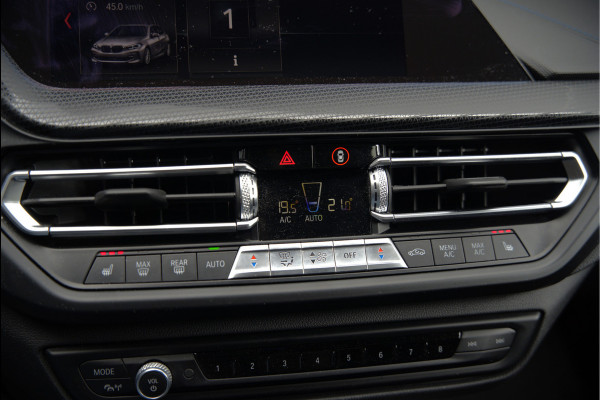 BMW 1-serie M135i xDrive High Executive Edition | M Performance | Stoelverwarming | Cruise Control | Adaptive LED | Ambiance Verlichting | HIFI | Grootlichtassistent | M Sport Remmen