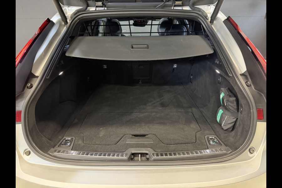 Volvo V90 2.0 B4 R-Design | Panoramadak | Elektr. trekhaak | Head-Up | Camera | Harman Kardon | Adaptive cruise | Dealer onderhouden