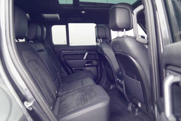 Land Rover Defender 110 5.0 P525 110 V8 / Pano / Trekhaak / Head-Up / Meridian Audio / 360 Camera / Compleet!