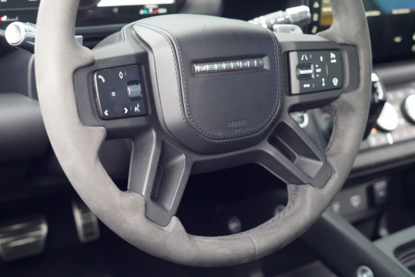 Land Rover Defender 110 5.0 P525 110 V8 / Pano / Trekhaak / Head-Up / Meridian Audio / 360 Camera / Compleet!