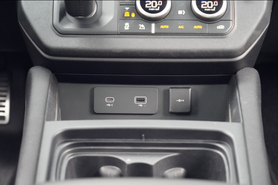 Land Rover Defender 110 5.0 P525 110 V8 / Pano / Trekhaak / Head-Up / Meridian Audio / 360 Camera / Compleet!