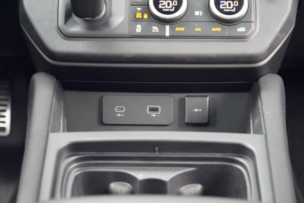Land Rover Defender 110 5.0 P525 110 V8 / Pano / Trekhaak / Head-Up / Meridian Audio / 360 Camera / Compleet!