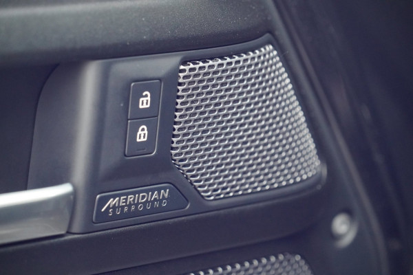 Land Rover Defender 110 5.0 P525 110 V8 / Pano / Trekhaak / Head-Up / Meridian Audio / 360 Camera / Compleet!