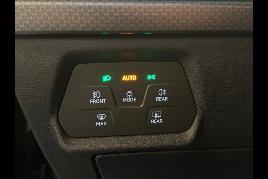 Seat Leon Sportstourer 1.0 eTSI Style Business Intense / Carplay / Sfeerverlichting / Cruise control / Parkeersensoren