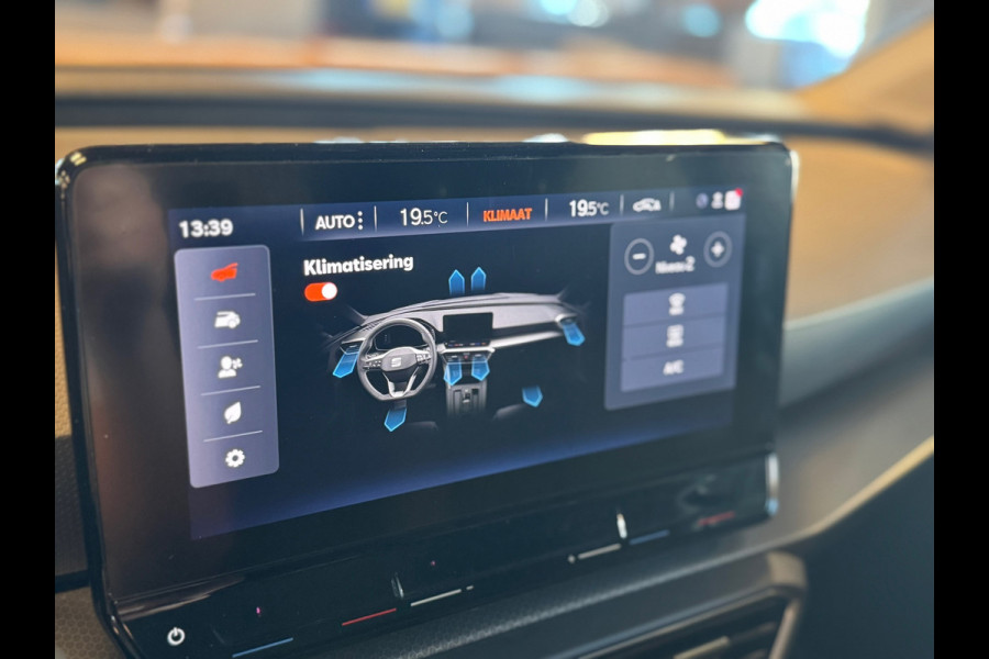 Seat Leon Sportstourer 1.0 eTSI Style Business Intense / Carplay / Sfeerverlichting / Cruise control / Parkeersensoren