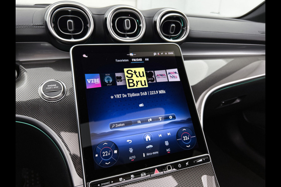 Mercedes-Benz C-Klasse 300 e Business Solution AMG | Nightpakket | Comfortpakket Plus | Middenconsole metaalstructuur | Trekhaak | Panoramaschuifdak | Smartphone integratie | 360° camera | Sfeerverlichting |