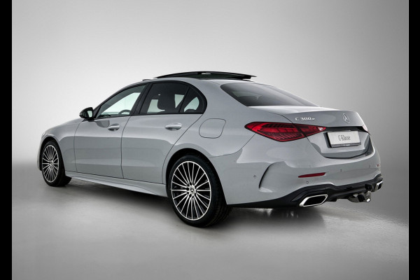 Mercedes-Benz C-Klasse 300 e Business Solution AMG | Nightpakket | Comfortpakket Plus | Middenconsole metaalstructuur | Trekhaak | Panoramaschuifdak | Smartphone integratie | 360° camera | Sfeerverlichting |