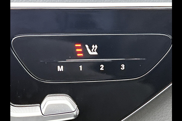 Mercedes-Benz C-Klasse 300 e Business Solution AMG | Nightpakket | Comfortpakket Plus | Middenconsole metaalstructuur | Trekhaak | Panoramaschuifdak | Smartphone integratie | 360° camera | Sfeerverlichting |