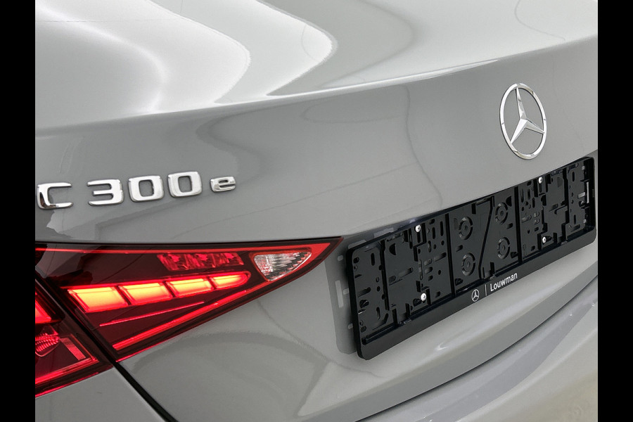 Mercedes-Benz C-Klasse 300 e Business Solution AMG | Nightpakket | Comfortpakket Plus | Middenconsole metaalstructuur | Trekhaak | Panoramaschuifdak | Smartphone integratie | 360° camera | Sfeerverlichting |