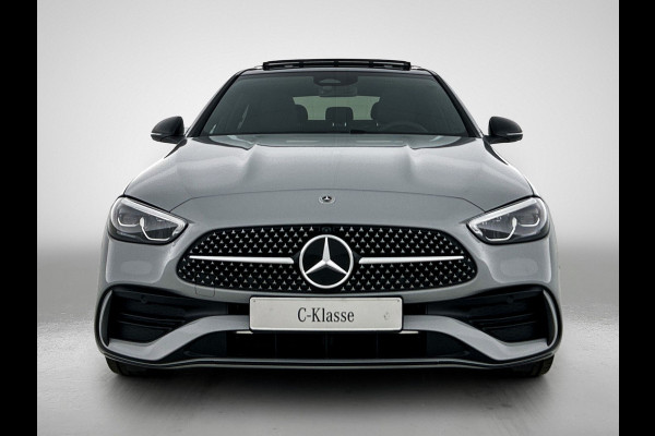 Mercedes-Benz C-Klasse 300 e Business Solution AMG | Nightpakket | Comfortpakket Plus | Middenconsole metaalstructuur | Trekhaak | Panoramaschuifdak | Smartphone integratie | 360° camera | Sfeerverlichting |