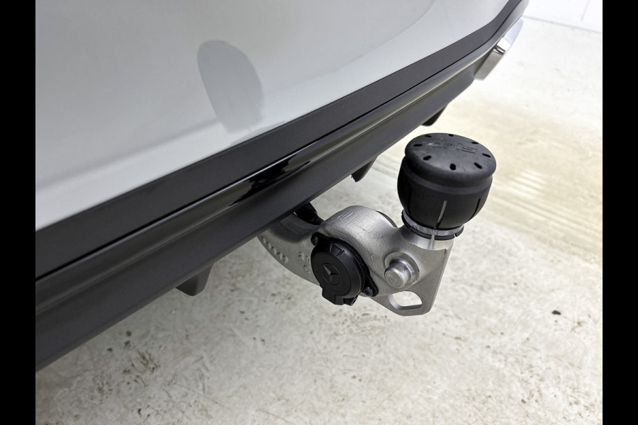 Mercedes-Benz C-Klasse 300 e Business Solution AMG | Nightpakket | Comfortpakket Plus | Middenconsole metaalstructuur | Trekhaak | Panoramaschuifdak | Smartphone integratie | 360° camera | Sfeerverlichting |