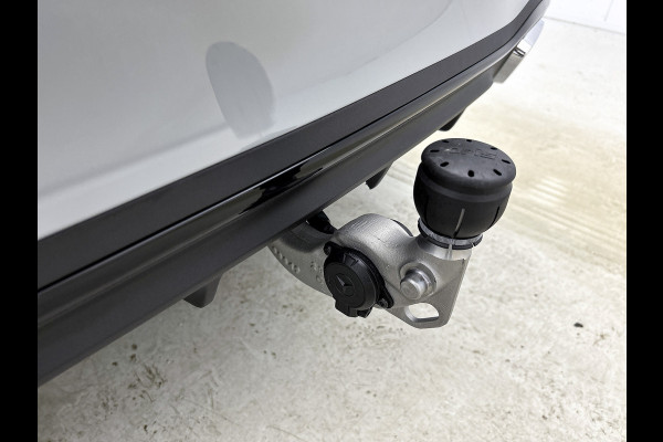 Mercedes-Benz C-Klasse 300 e Business Solution AMG | Nightpakket | Comfortpakket Plus | Middenconsole metaalstructuur | Trekhaak | Panoramaschuifdak | Smartphone integratie | 360° camera | Sfeerverlichting |