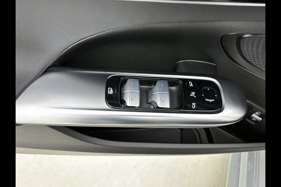 Mercedes-Benz C-Klasse 300 e Business Solution AMG | Nightpakket | Comfortpakket Plus | Middenconsole metaalstructuur | Trekhaak | Panoramaschuifdak | Smartphone integratie | 360° camera | Sfeerverlichting |