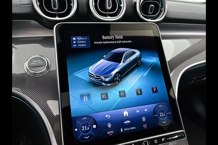 Mercedes-Benz C-Klasse 300 e Business Solution AMG | Nightpakket | Comfortpakket Plus | Middenconsole metaalstructuur | Trekhaak | Panoramaschuifdak | Smartphone integratie | 360° camera | Sfeerverlichting |