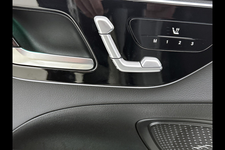 Mercedes-Benz C-Klasse 300 e Business Solution AMG | Nightpakket | Comfortpakket Plus | Middenconsole metaalstructuur | Trekhaak | Panoramaschuifdak | Smartphone integratie | 360° camera | Sfeerverlichting |