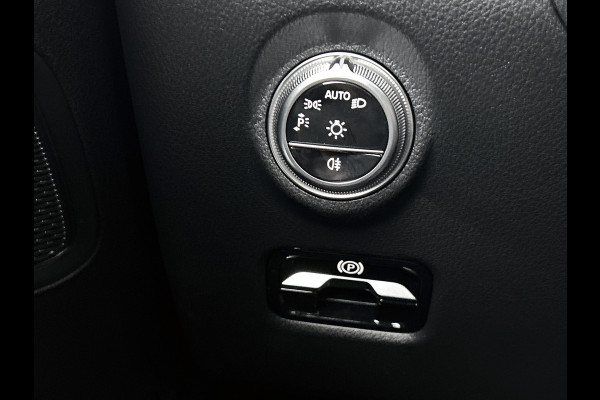 Mercedes-Benz C-Klasse 300 e Business Solution AMG | Nightpakket | Comfortpakket Plus | Middenconsole metaalstructuur | Trekhaak | Panoramaschuifdak | Smartphone integratie | 360° camera | Sfeerverlichting |