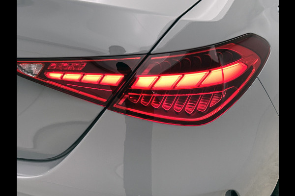 Mercedes-Benz C-Klasse 300 e Business Solution AMG | Nightpakket | Comfortpakket Plus | Middenconsole metaalstructuur | Trekhaak | Panoramaschuifdak | Smartphone integratie | 360° camera | Sfeerverlichting |