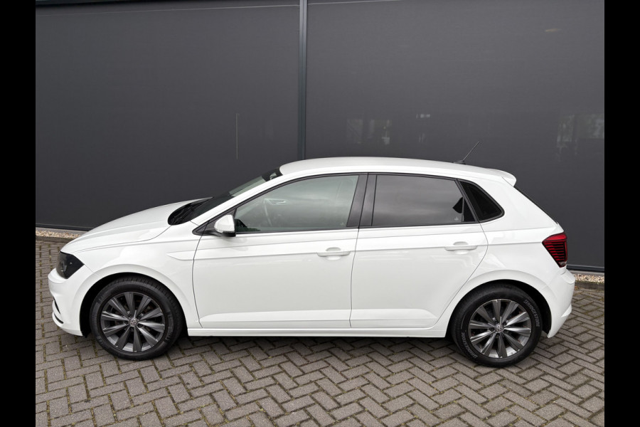 Volkswagen Polo 1.0 TSI Highline Airco - Apple carplay - Navigatie - Parkeersensoren - Parkeer assistent - Cruise control - Licht metalen velgen 16 inch - Lederen versnellingspook - Bluetooth - Led verlichting - Radio - Start/stop systeem - Stuur leder - Stuur multifunctioneel - Elektrische ramen