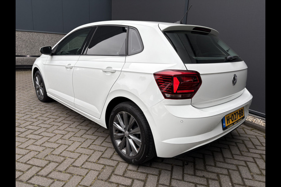 Volkswagen Polo 1.0 TSI Highline Airco - Apple carplay - Navigatie - Parkeersensoren - Parkeer assistent - Cruise control - Licht metalen velgen 16 inch - Lederen versnellingspook - Bluetooth - Led verlichting - Radio - Start/stop systeem - Stuur leder - Stuur multifunctioneel - Elektrische ramen