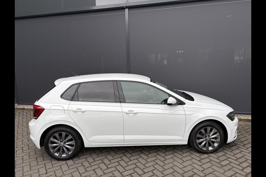 Volkswagen Polo 1.0 TSI Highline Airco - Apple carplay - Navigatie - Parkeersensoren - Parkeer assistent - Cruise control - Licht metalen velgen 16 inch - Lederen versnellingspook - Bluetooth - Led verlichting - Radio - Start/stop systeem - Stuur leder - Stuur multifunctioneel - Elektrische ramen