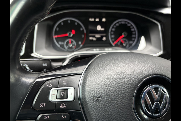 Volkswagen Polo 1.0 TSI Highline Airco - Apple carplay - Navigatie - Parkeersensoren - Parkeer assistent - Cruise control - Licht metalen velgen 16 inch - Lederen versnellingspook - Bluetooth - Led verlichting - Radio - Start/stop systeem - Stuur leder - Stuur multifunctioneel - Elektrische ramen